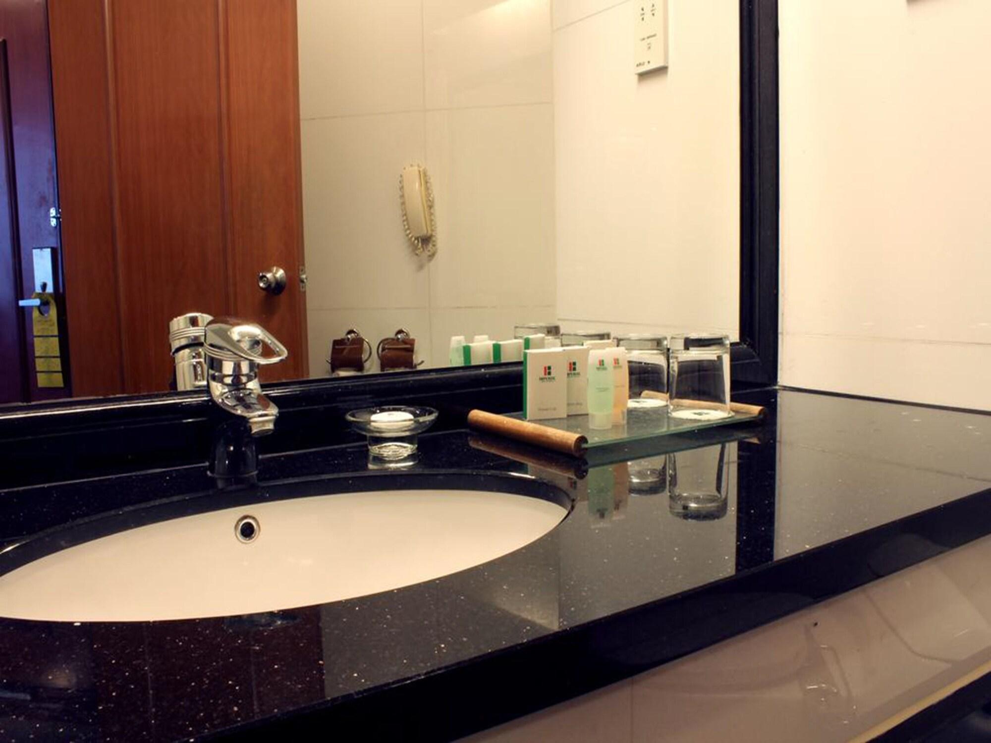 Imperial Palace Hotel Miri Zewnętrze zdjęcie